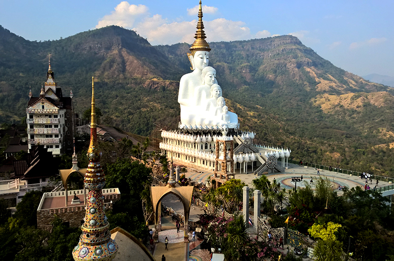 Wat-Pha-Sorn-Kaew-landscape5